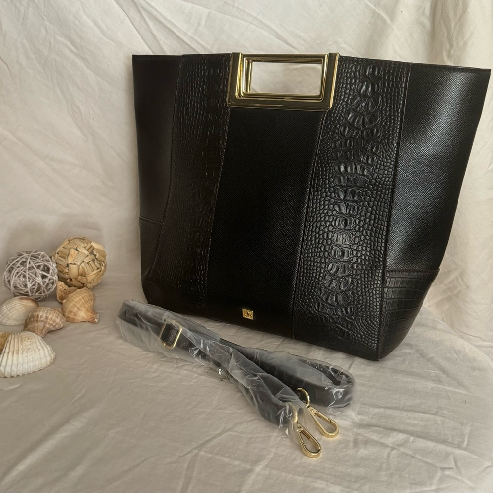 Elegant Black Tote Bag with Crocodile Pattern and Detachable Strap